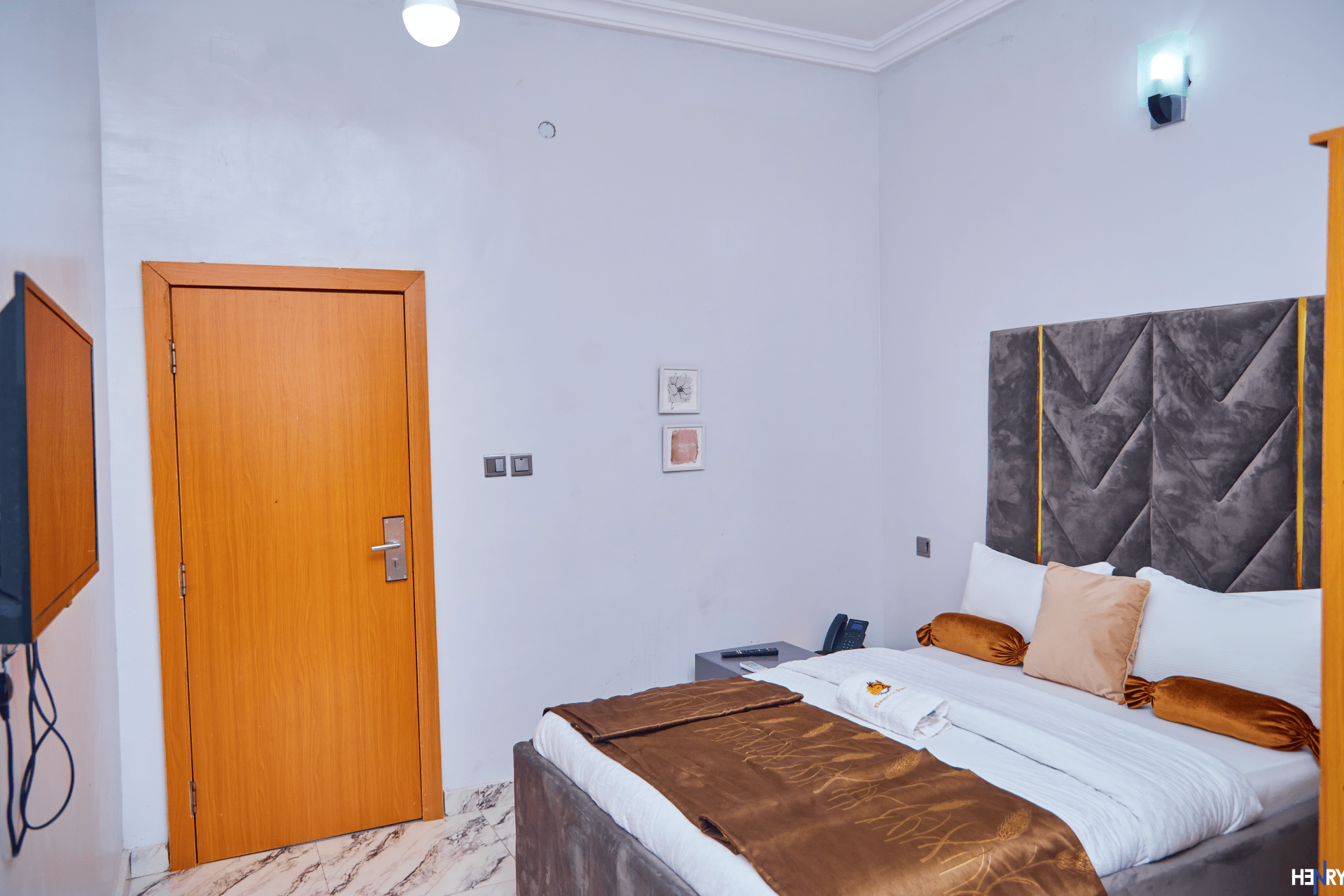 Deluxe Room - view 2